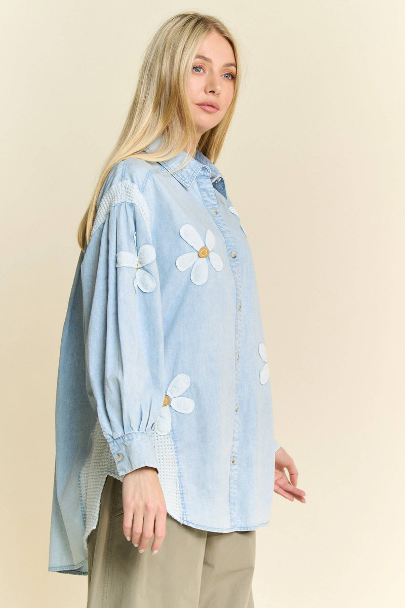 LIGHTWEIGHT WASHED DAISY PATCH WAFFLE KNIT SHIRT