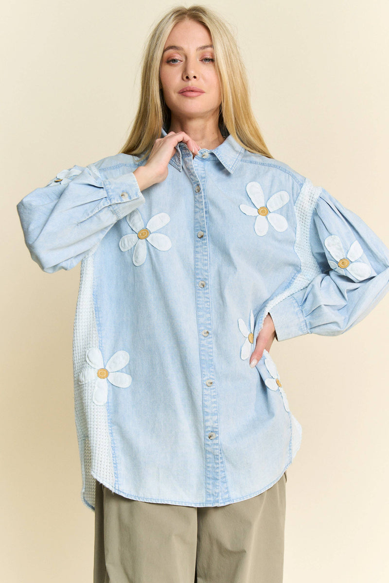 LIGHTWEIGHT WASHED DAISY PATCH WAFFLE KNIT SHIRT