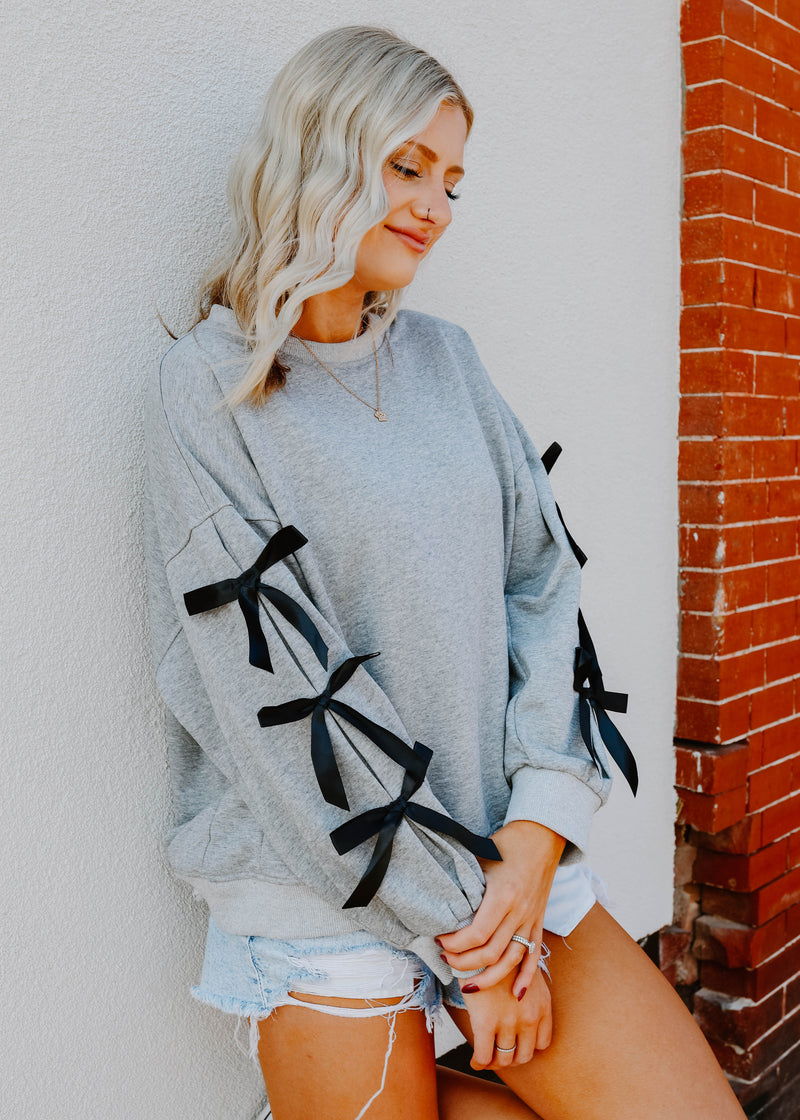 Oversized bow crewneck sweatshirt