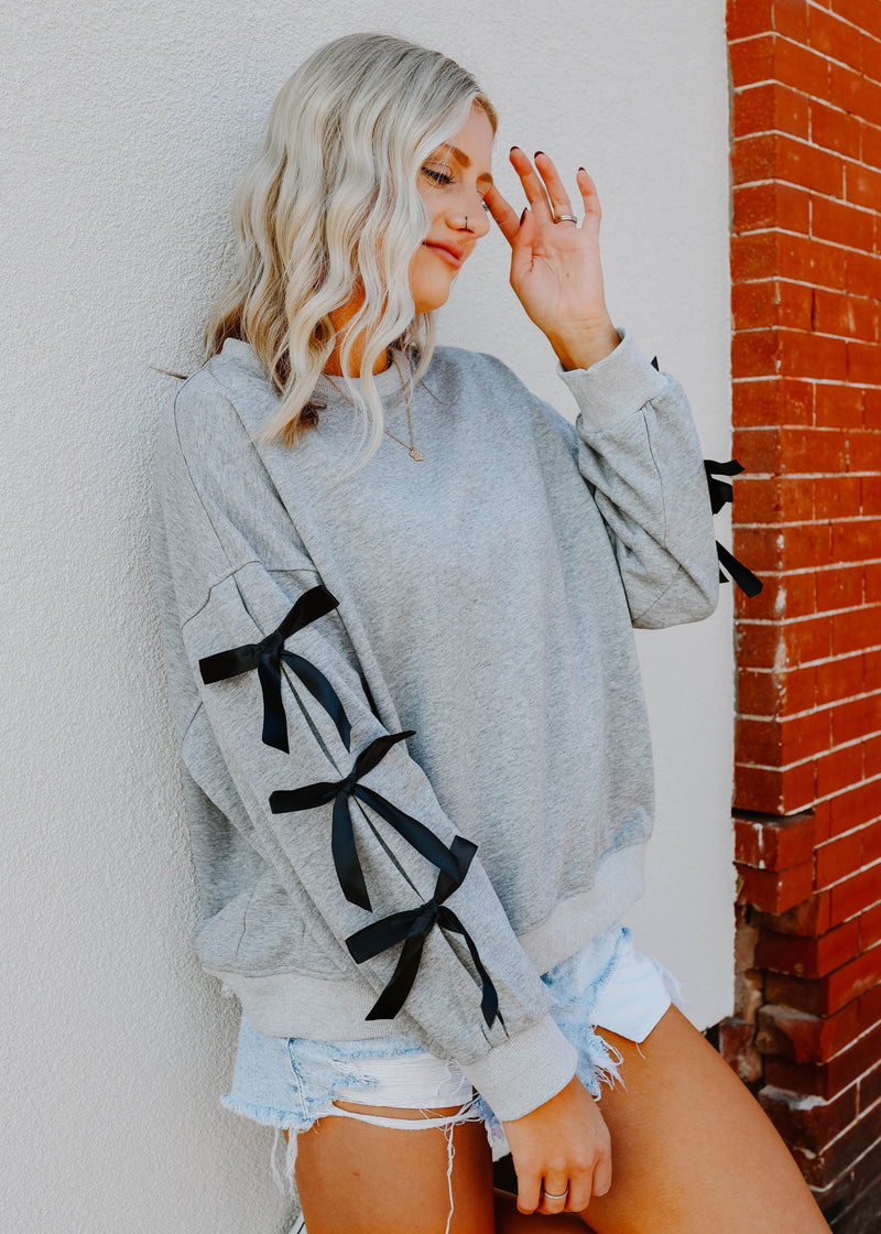 Oversized bow crewneck sweatshirt