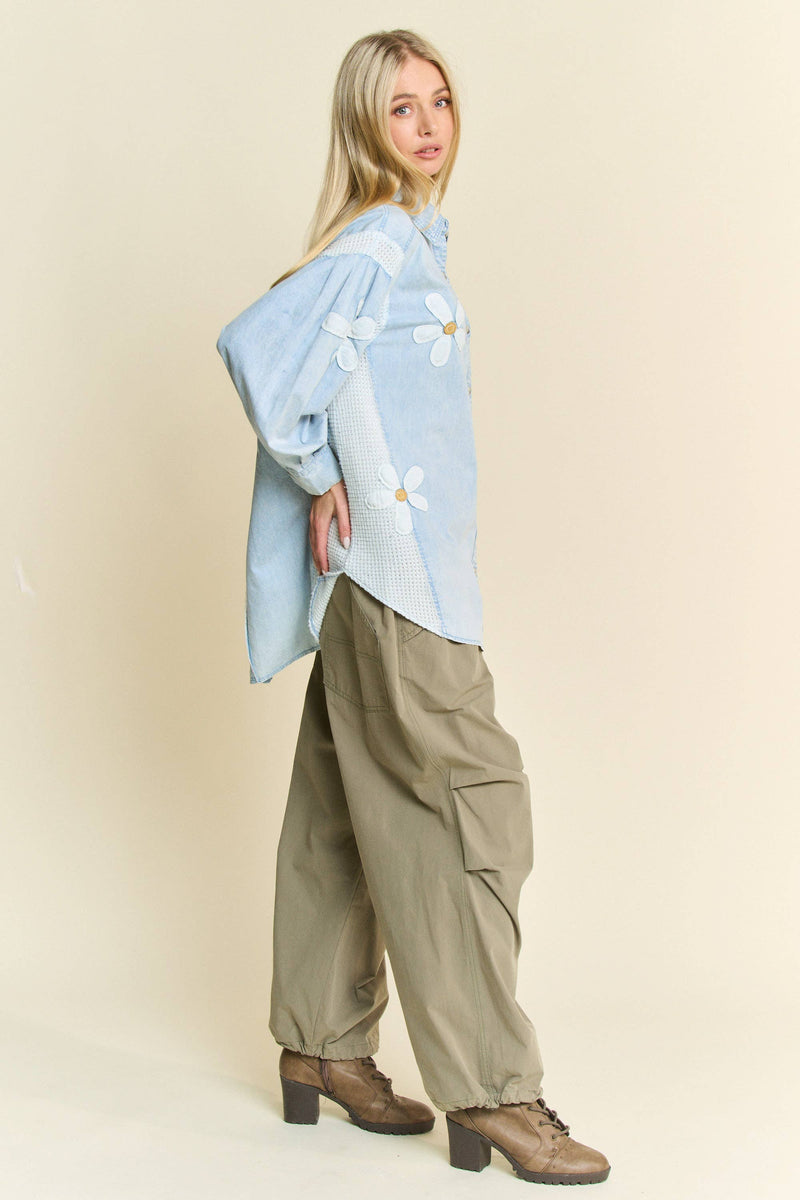 LIGHTWEIGHT WASHED DAISY PATCH WAFFLE KNIT SHIRT