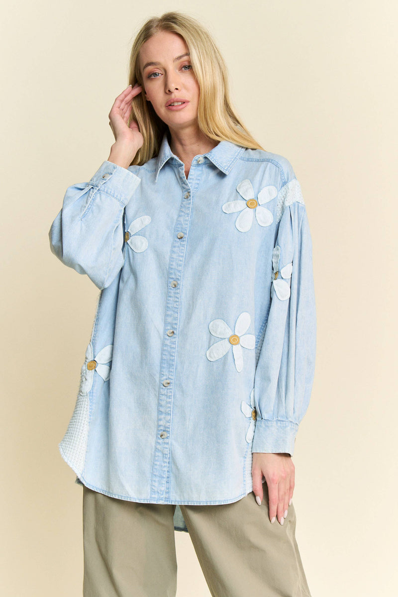 LIGHTWEIGHT WASHED DAISY PATCH WAFFLE KNIT SHIRT