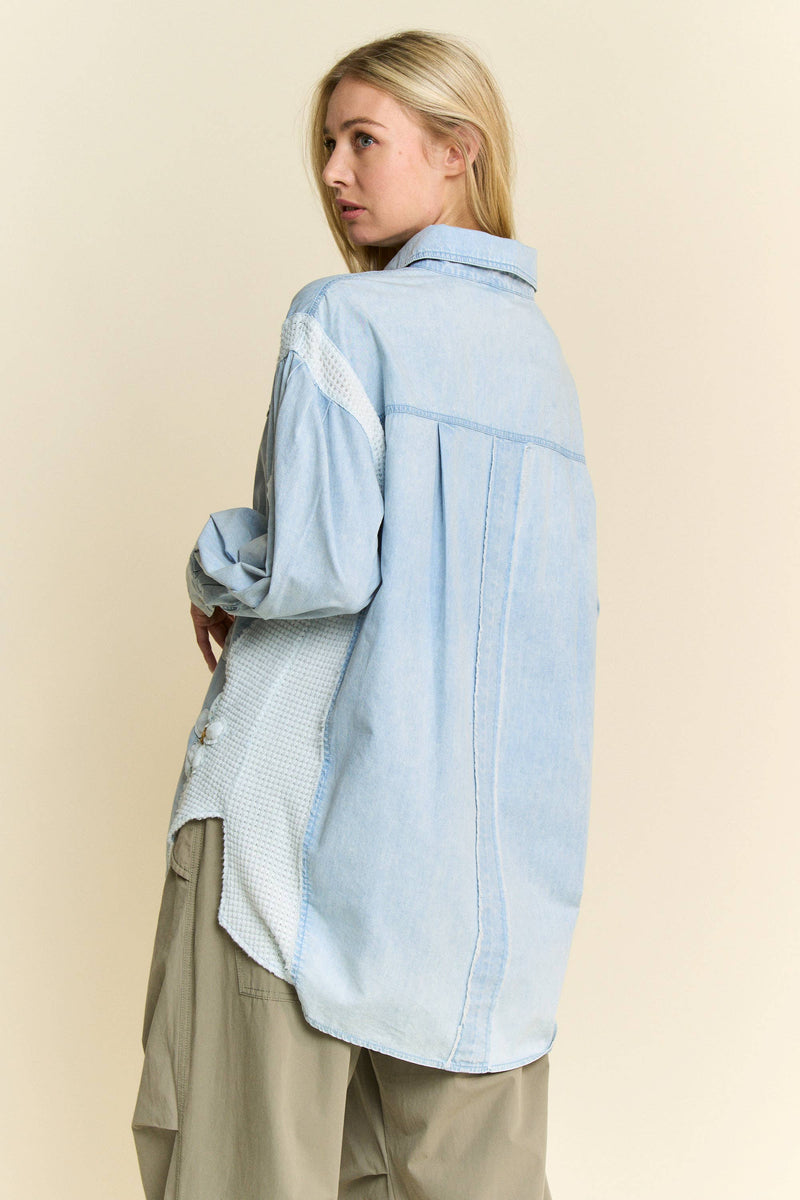 LIGHTWEIGHT WASHED DAISY PATCH WAFFLE KNIT SHIRT