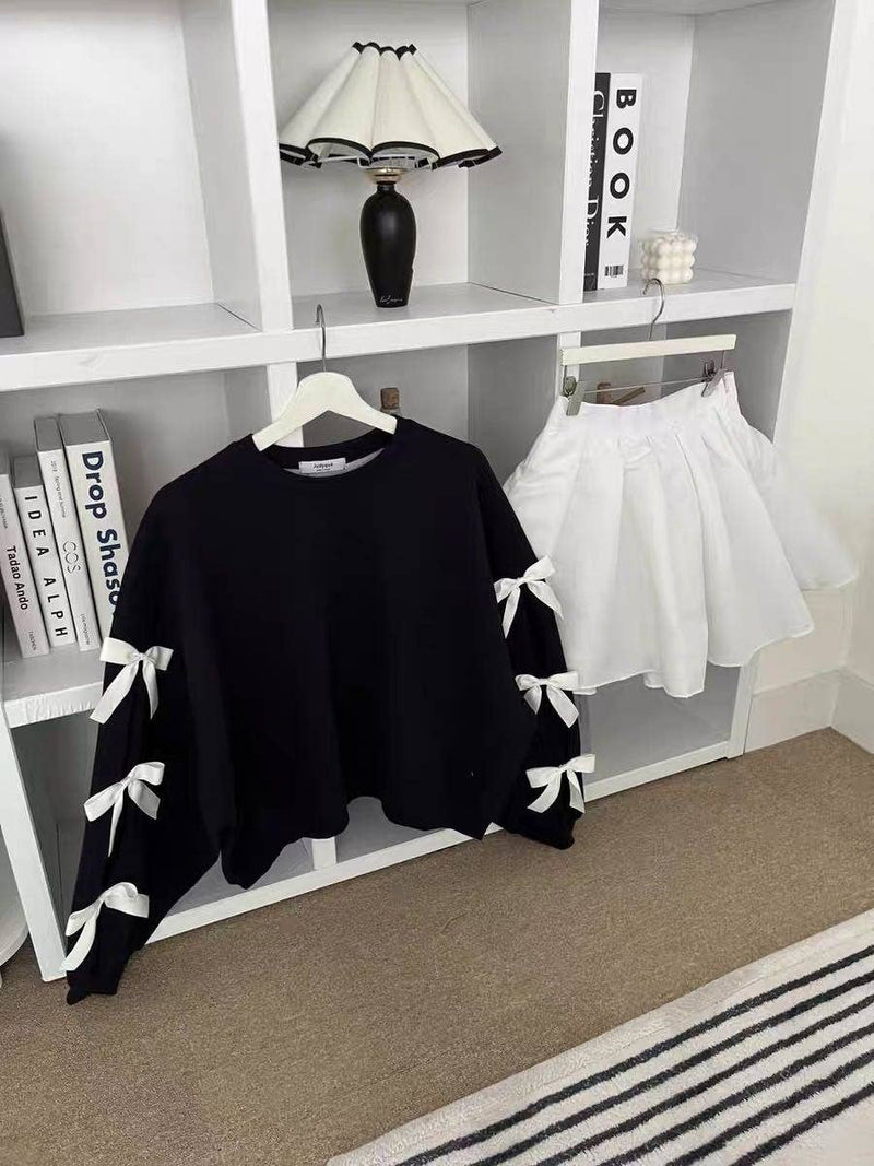 Oversized bow crewneck sweatshirt