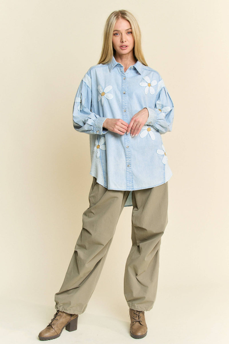 LIGHTWEIGHT WASHED DAISY PATCH WAFFLE KNIT SHIRT